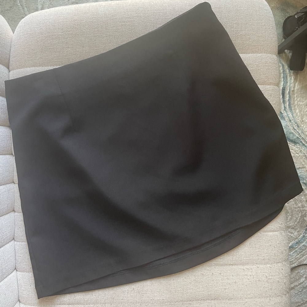 Forever 21 black mini skirt